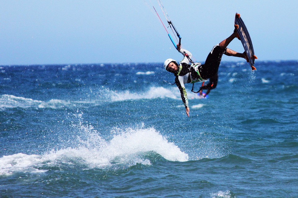 Kite surf : notre guide pour votre combinaison intégrale