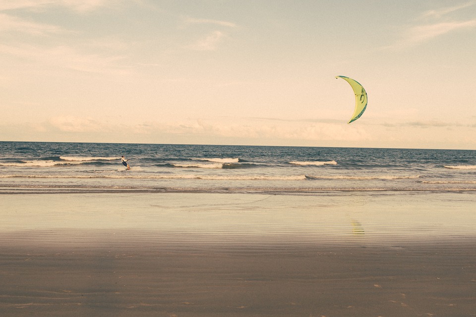 Les 4 choses à connaitre avant d’acheter sa planche de kite surf