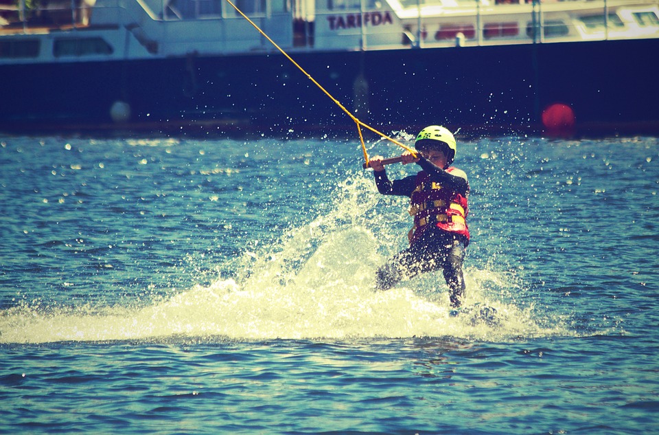 Apprendre le ski nautique : mes conseils pour vous lancer